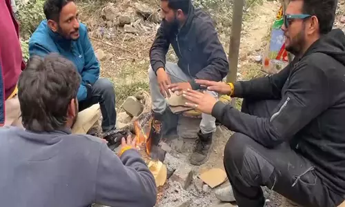 Dharamshala में ठंड का कहर, पर्यटकों को बर्फबारी का इंतजार Dharamshala में ठंड का कहर, पर्यटकों को बर्फबारी का इंतजार