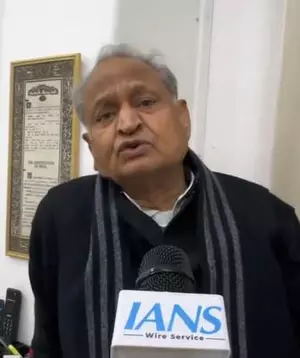 राजनीतिक दृष्टिकोण से लिए फैसले, निष्पक्षता नहीं : अशोक गहलोत राजनीतिक दृष्टिकोण से लिए फैसले, निष्पक्षता नहीं : अशोक गहलोत