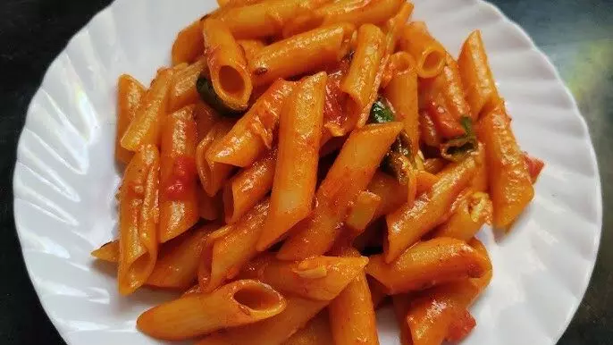 Tomato Garlic Pasta फॉलो करें आसान रेसिपी