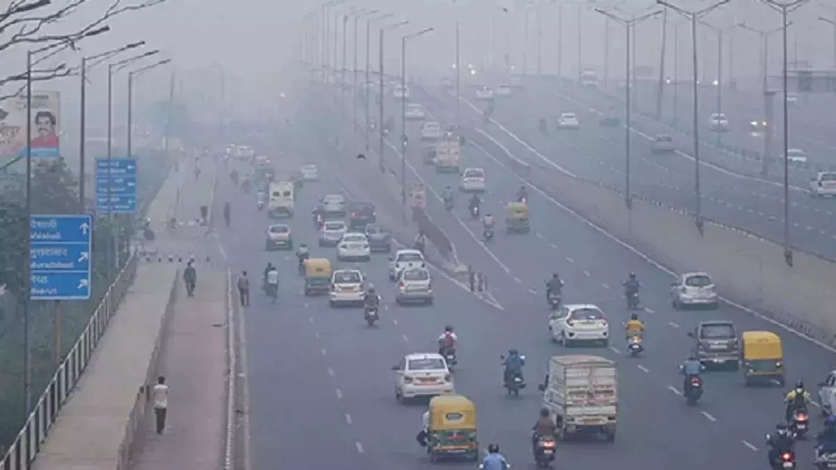 Delhi: बारिश के बाद दिल्ली की हवा हुई फिर से बहुत खराब, एक्यूआई 200 पार