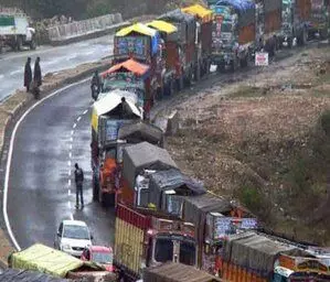 Srinagar-Jammu National Highway पर दोतरफा यातायात बहाल