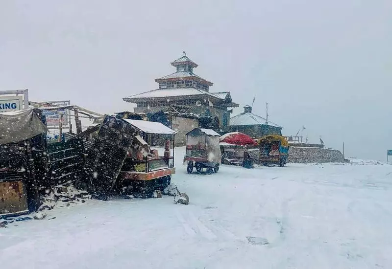 J&K : व्यापारियों ने बर्फ से निपटने की तैयारियों में कमी पर चिंता व्यक्त की