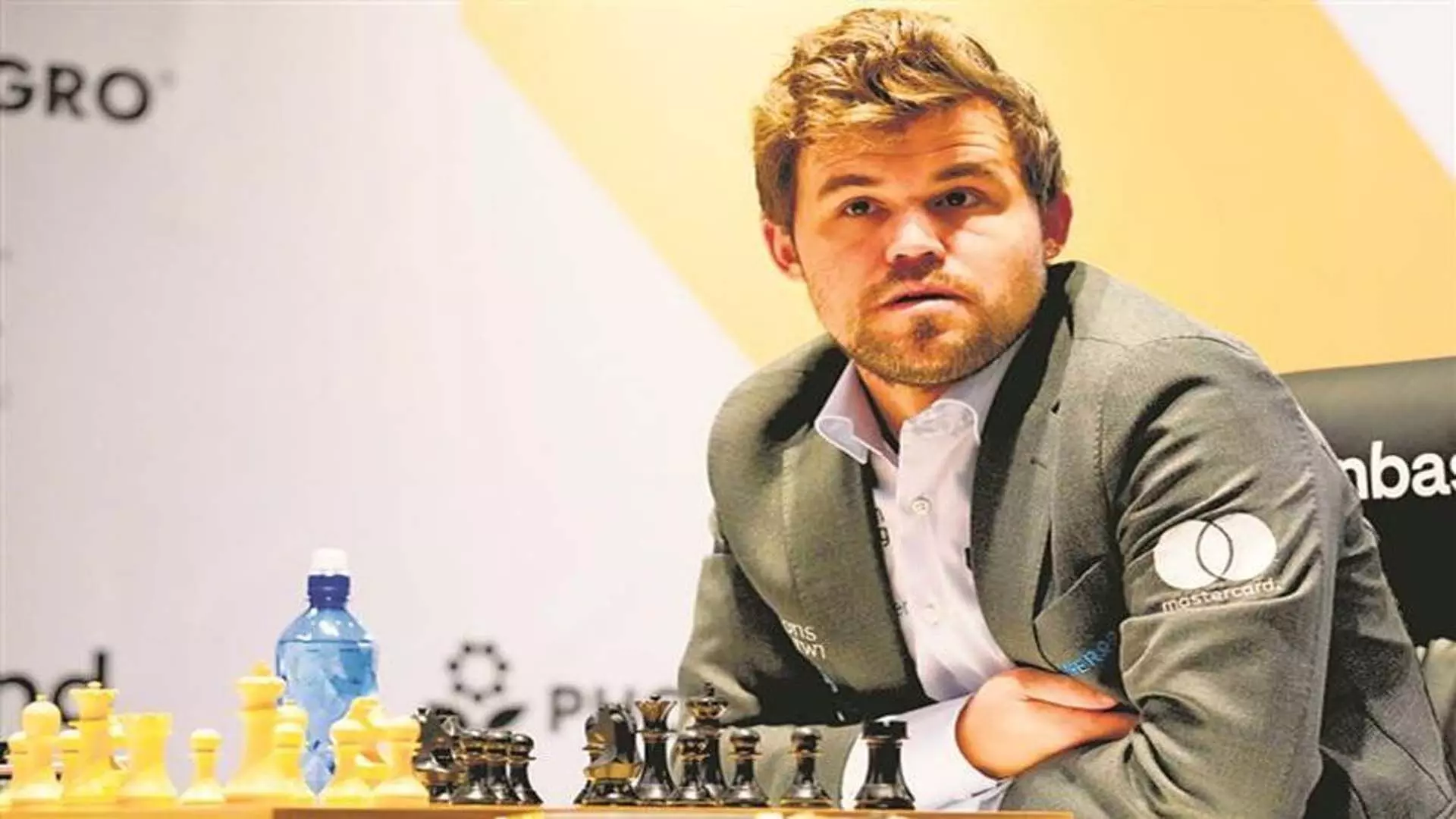 जींस विवाद में नॉर्वे के शतरंज ग्रैंडमास्टर Magnus Carlsen टूर्नामेंट से बाहर