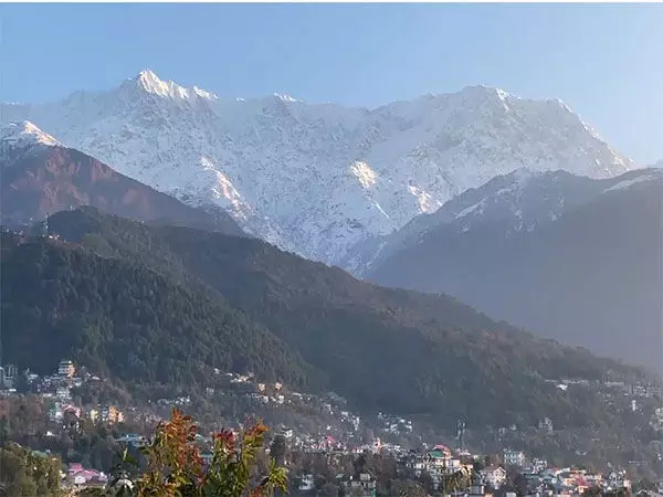 Dharamsala में शीतलहर, तापमान 0°C से नीचे पहुंचा