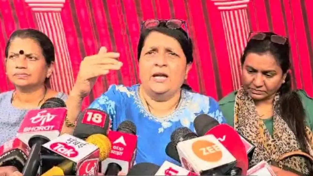 Anjali Damania: मैं गणपति की कसम खाती हूं, धनंजय मुंडे की राजनीति खत्म करूंगी