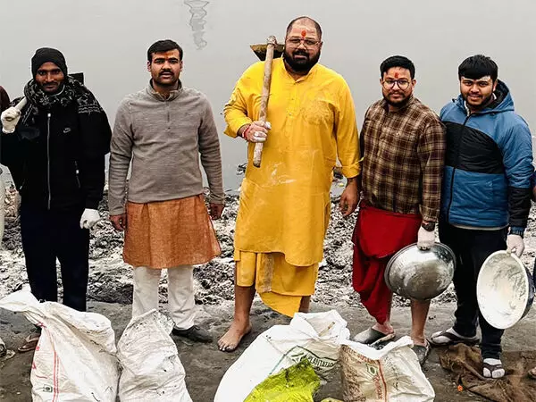 पावरलिफ्टर से निशानेबाज बने Gaurav Sharma ने यमुना घाटों पर सफाई अभियान किया शुरू