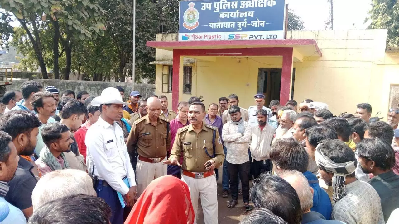 DURG ट्रैफिक पुलिस ने ली ई रिक्शा चालको की मीटिंग