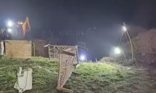 Guna: 140 फीट गहरे बोरवेल में गिरा बच्चा, बचाव अभियान जारी