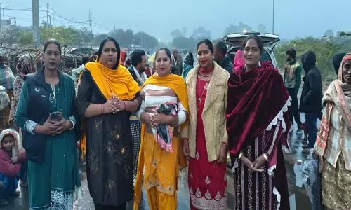 Punjab: ट्रांसजेंडर समुदाय ने बांटे सर्दियों के कपड़े