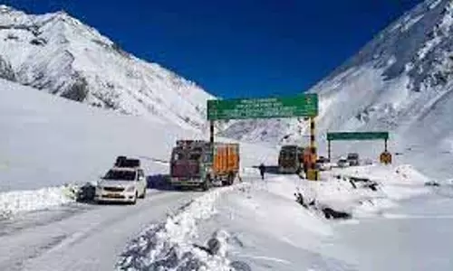DC GBL ने एसजीआर-लेह राजमार्ग पर फंसे वाहनों की त्वरित आवाजाही की निगरानी की