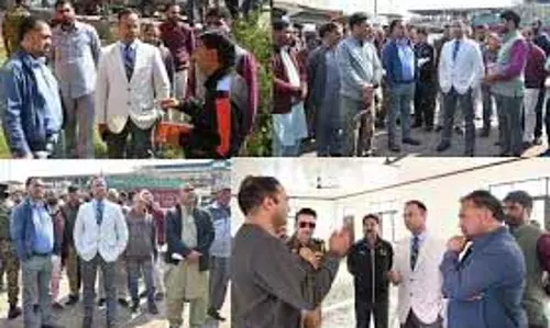 DC शोपियां ने आवश्यक सेवाओं की बहाली का निरीक्षण किया