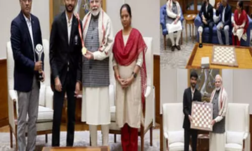 प्रधानमंत्री मोदी ने विश्व शतरंज चैंपियन डी. गुकेश से की मुलाकात, उन्हें बताया भारत का गौरव प्रधानमंत्री मोदी ने विश्व शतरंज चैंपियन डी. गुकेश से की मुलाकात, उन्हें बताया भारत का गौरव