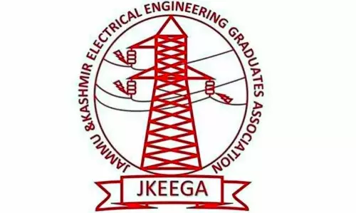 बर्फबारी के बीच JKEEGA ने इंजीनियरों का विरोध प्रदर्शन 8 जनवरी तक टाल दिया बर्फबारी के बीच JKEEGA ने इंजीनियरों का विरोध प्रदर्शन 8 जनवरी तक टाल दिया