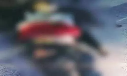 घड़ी चौक के आगे मेकाहारा रोड में मिली लाश घड़ी चौक के आगे मेकाहारा रोड में मिली लाश