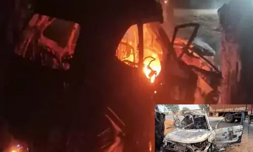 दुर्ग-धमधा रोड में हादसे के बाद कार में लगी आग, 2 युवक जिंदा जले दुर्ग-धमधा रोड में हादसे के बाद कार में लगी आग, 2 युवक जिंदा जले