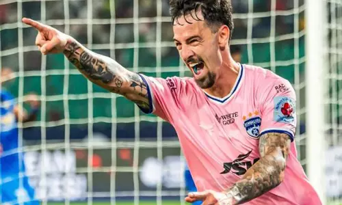 Bengaluru FC ने चेन्नईयिन एफसी को 4-2 से हराया, आईएसएल में शीर्ष स्थान के लिए अंतर कम किया Bengaluru FC ने चेन्नईयिन एफसी को 4-2 से हराया, आईएसएल में शीर्ष स्थान के लिए अंतर कम किया