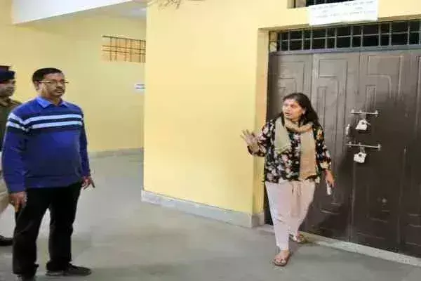 Bokaro: डीसी ने ईवीएम वेयर हाउस का किया निरीक्षण Bokaro: डीसी ने ईवीएम वेयर हाउस का किया निरीक्षण