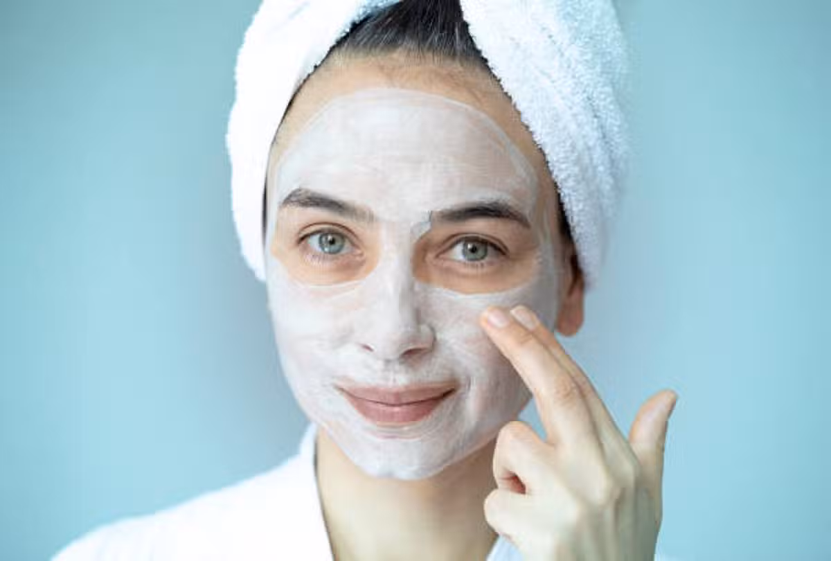 Lifestyle: नए साल पर चाहते हैं दमकता चेहरा, तो चेहरे पर लगायें घर पर बना फेसपैक Lifestyle: नए साल पर चाहते हैं दमकता चेहरा, तो चेहरे पर लगायें घर पर बना फेसपैक