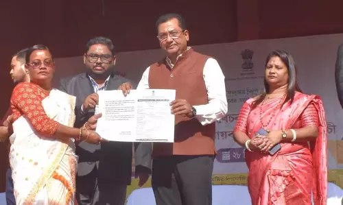 Assam : नागांव जिले में लाभार्थियों के बीच नए राशन कार्ड वितरित किए गए