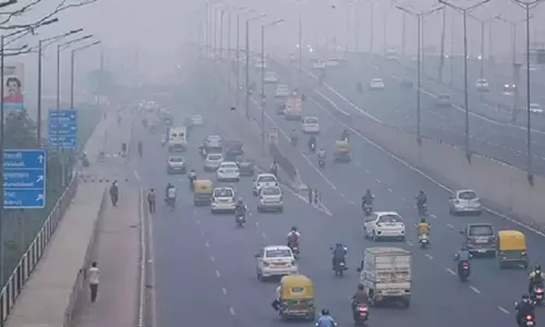 Delhi: बारिश के बाद दिल्ली की हवा हुई फिर से बहुत खराब, एक्यूआई 200 पार Delhi: बारिश के बाद दिल्ली की हवा हुई फिर से बहुत खराब, एक्यूआई 200 पार