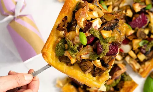 मशरूम नट रोस्ट टार्ट विद पेस्टो रेसिपी