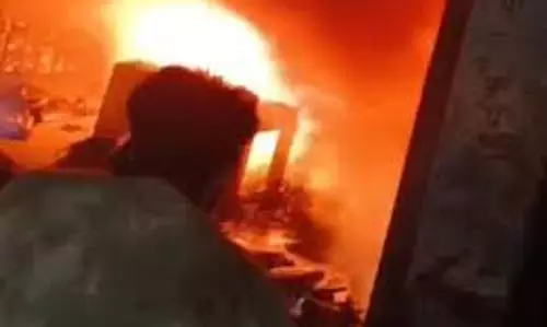 Bahraich: कंप्यूटर की दुकान में लगी आग, लाखों का नुकसान
