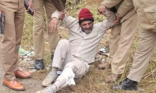 Ghaziabad: पुलिस में मुठभेड़ों में डकैत भूरा व गौकश शेखर जाट घायल हुए Ghaziabad: पुलिस में मुठभेड़ों में डकैत भूरा व गौकश शेखर जाट घायल हुए