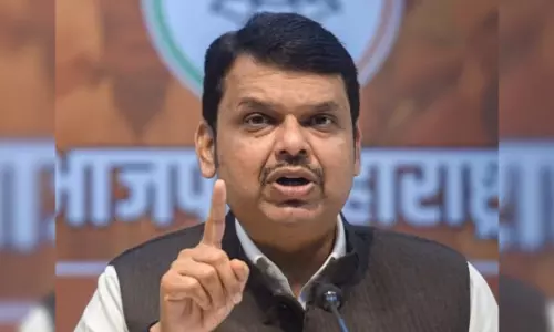 देवेंद्र फडणवीस ने CID ​​से बीड सरपंच की हत्या के आरोपियों की संपत्ति जब्त करने को कहा