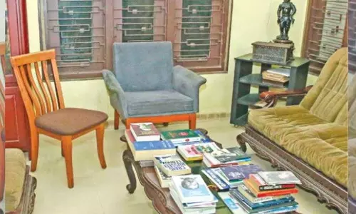 Kerala : कोझिकोड में आंसू भरे हुए हैं क्योंकि विभिन्न क्षेत्रों से प्रशंसक एमटी के सिथारा में उमड़ रहे