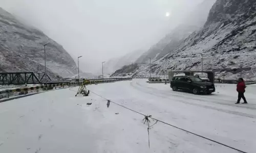 Himachal: बर्फबारी और बारिश से 300 सड़कें अवरुद्ध, बिजली आपूर्ति प्रभावित