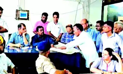 GOA: चिंतित ग्रामीणों ने खनन पट्टे की शर्तों का विरोध किया GOA: चिंतित ग्रामीणों ने खनन पट्टे की शर्तों का विरोध किया