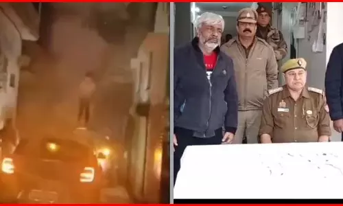 रिहाई का जश्न: हथियार तस्कर की निकली हेकड़ी, बाप-बेटे गिरफ्तार रिहाई का जश्न: हथियार तस्कर की निकली हेकड़ी, बाप-बेटे गिरफ्तार