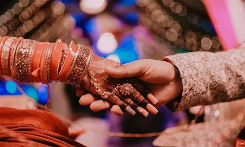 UP: शादी में खाना परोसने में देरी से नाराज दूल्हा दूसरी महिला से शादी कर ली UP: शादी में खाना परोसने में देरी से नाराज दूल्हा दूसरी महिला से शादी कर ली