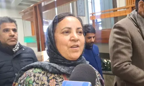 Sakina Itoo: जीएमसी जम्मू इमरजेंसी में मरीजों की देखभाल और साफ-सफाई का स्तर ठीक नहीं