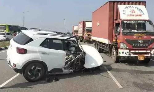 Khammam में दुर्घटना में चार लोग घायल Khammam में दुर्घटना में चार लोग घायल