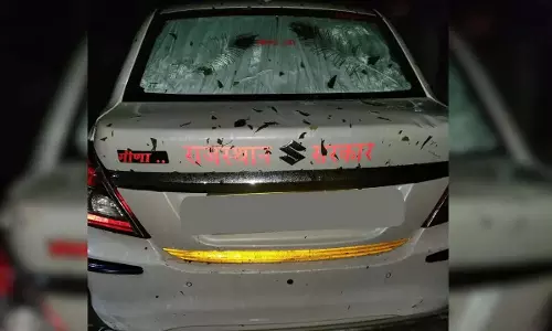 राजस्थान सरकार लिखी गाड़ी में सवार 3 अज्ञात: ₹1.5 लाख लूटे, सामान चोरी करने का प्रयास