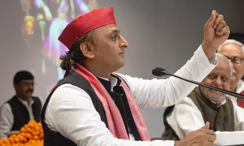 अखिलेश ने किया योगी के निवास में शिवलिंग दबे होने का दावा