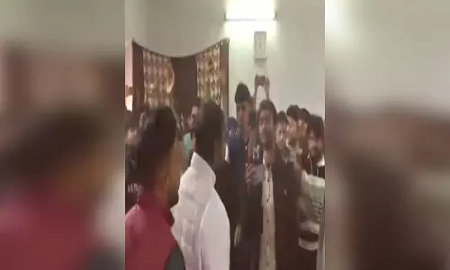 बजरंग दल के कार्यकर्ताओं और ईसाई समाज के लोगों के बीच टकराव, धर्मांतरण का आरोप बजरंग दल के कार्यकर्ताओं और ईसाई समाज के लोगों के बीच टकराव, धर्मांतरण का आरोप