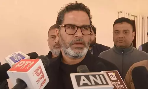 प्रशांत किशोर BPSC प्रदर्शनकारियों में शामिल हुए, सरकार के  व्यवहार की आलोचना की