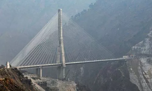 Jammu: रेलवे ने अंजी खड्ड केबल ब्रिज पर पहली बार लोडेड ट्रेन का ट्रायल रन किया Jammu: रेलवे ने अंजी खड्ड केबल ब्रिज पर पहली बार लोडेड ट्रेन का ट्रायल रन किया
