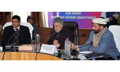सांसद मियां अल्ताफ ने Poonch में विकास गतिविधियों की समीक्षा की