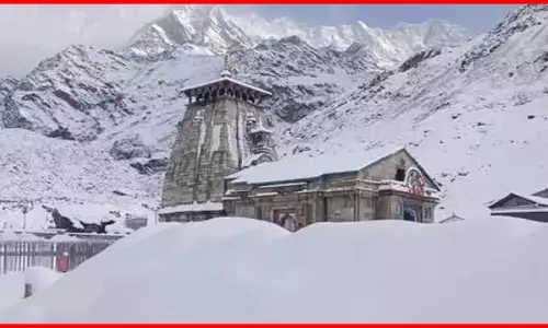 केदारनाथ और बद्रीनाथ धाम में बर्फबारी के बाद मौसम का बदला मिजाज, देखें खूबसूरत नजारा केदारनाथ और बद्रीनाथ धाम में बर्फबारी के बाद मौसम का बदला मिजाज, देखें खूबसूरत नजारा