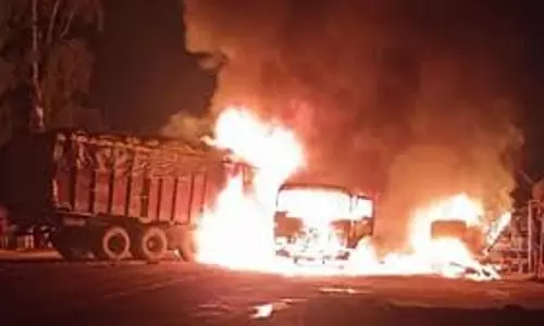 Hamirpur: डंपर और ट्रक की भीषण भिड़ंत में लगी आग , दो की  मौत