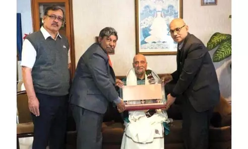 दक्षिण अफ्रीका ने कश्मीरी लेखक PK कौल को सर्वोच्च फेलोशिप से सम्मानित किया दक्षिण अफ्रीका ने कश्मीरी लेखक PK कौल को सर्वोच्च फेलोशिप से सम्मानित किया
