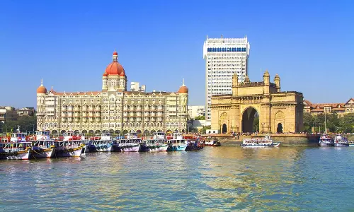 Mumbai में नए साल की पूर्व संध्या पर 15,000 पुलिसकर्मी रखेंगे नजर Mumbai में नए साल की पूर्व संध्या पर 15,000 पुलिसकर्मी रखेंगे नजर