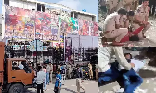 संध्या थिएटर में भगदड़: पुष्पा 2 का प्रीमियर.. थिएटर में 80 लोग ड्यूटी पर संध्या थिएटर में भगदड़: पुष्पा 2 का प्रीमियर.. थिएटर में 80 लोग ड्यूटी पर