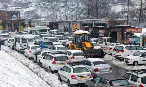 Solang से 10,000 से अधिक पर्यटक बचाए गए