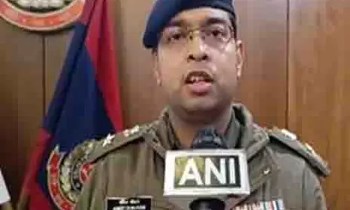 Delhi: अवैध प्रवासियों पर कार्रवाई के बीच 5 महिलाओं, 2 पुरुषों समेत 7 बांग्लादेशियों को वापस भेजा गया Delhi: अवैध प्रवासियों पर कार्रवाई के बीच 5 महिलाओं, 2 पुरुषों समेत 7 बांग्लादेशियों को वापस भेजा गया