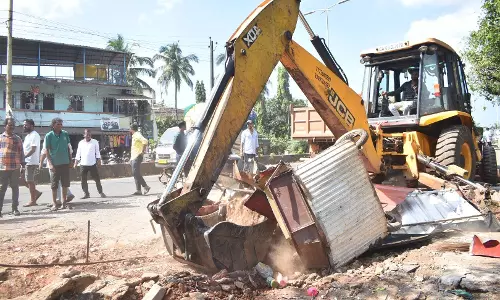 GOA: डावोर्लिम-एक्वेम बैक्सो पायट्स ने अवैध गड्डों, अतिक्रमणों को नष्ट कर दिया GOA: डावोर्लिम-एक्वेम बैक्सो पायट्स ने अवैध गड्डों, अतिक्रमणों को नष्ट कर दिया