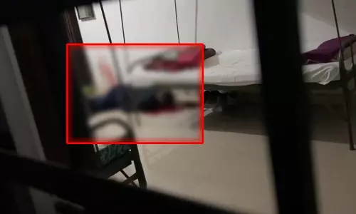 CG BREAKING: इंस्पेक्टर ने खुद को मारी गोली, SSP क्राइम सीन पर पहुंचे CG BREAKING: इंस्पेक्टर ने खुद को मारी गोली, SSP क्राइम सीन पर पहुंचे